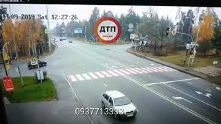 Видео момента тяжелого дтп с пострадавшими под Киевом, водитель автомобиля #BMW вылетел на встречную