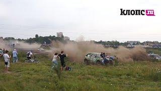 Появилось видео ЧП на аэродроме "Девау", где автомобиль врезался в толпу