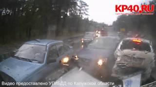 МАЗ, груженый бетонными опорами, снес 7 авто/big crash pile up 7 cars