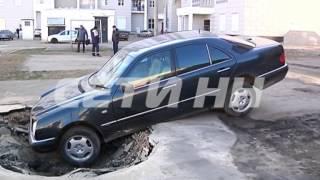 Теплый прием для автомобиля организовали автозаводские коммунальщики