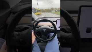 Тесла с виду обычная машина ) но скорость набирает как … #shorts #car #tesla