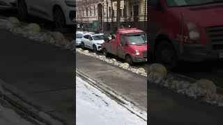 Эвакуация автомобиля за неправильную парковку!!