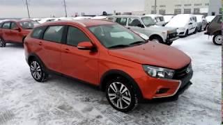 Две LADA Vesta SW Cross цвета "Марс" на стоянке автосалона "Пенза-Авто".