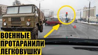 В Гродно военный грузовик проехал на красный свет и протаранил легковой автомобиль