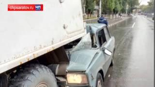 ЧП-САРАТОВ. ВОДИТЕЛЬ АВТОМОБИЛЯ ВРЕЗАЛСЯ В СТОЯЩИЙ ГРУЗОВИК