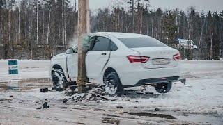 Lada Vesta против столба. Ошибка проектирования.