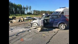 В Карелии в огненном ДТП погиб водитель автомобиля Renault. Еще двое пострадали