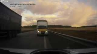 Грузовой автомобиль на втречке. A truck on the opposite line. Russia.