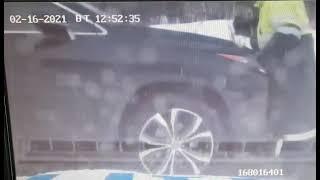 Видео наезда на сотрудников ДПС на Сахалине с регистраторов полиции