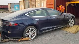 Разгрузка Авто США порт Южный. 2017 TESLA MODEL S